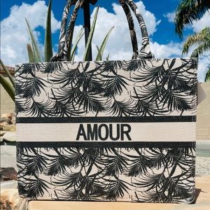Amour Tote